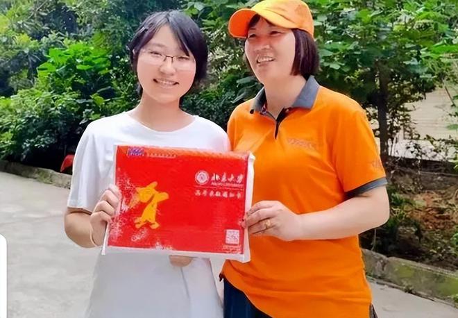 “别读了没有值钱的”女生同时被3所大学录取炫耀反被打脸(图1)