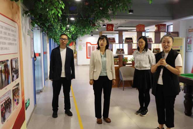 部委调研进社区管城教育展风采——教育部职成教司调研郑州市管城区社区工作(图3)