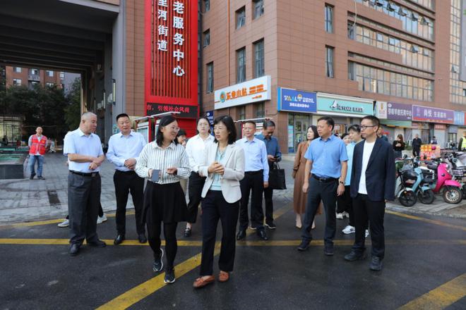 部委调研进社区管城教育展风采——教育部职成教司调研郑州市管城区社区工作(图1)