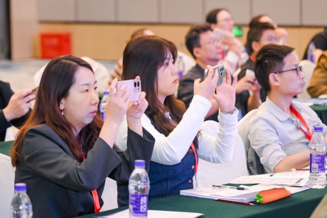 高校教师如何驾驭AI浪尖?2024人工智能教育大会揭秘答案(图3)