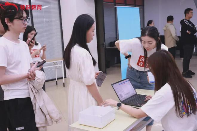 领识教育2025届成教毕业生图像采集工作圆满完成(图2)