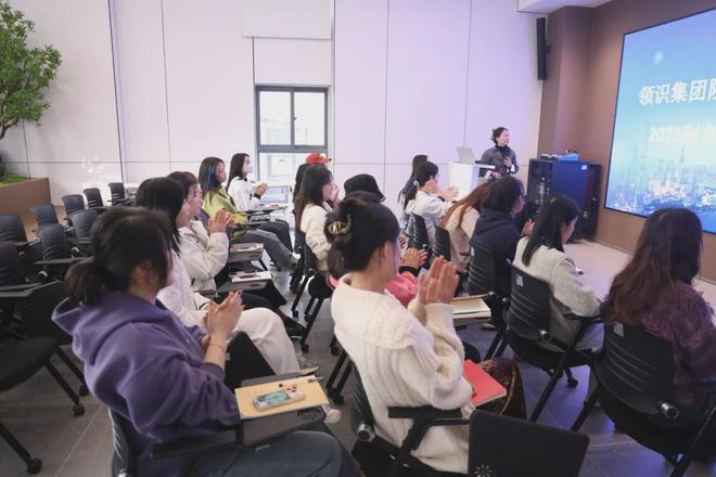 领识教育成功召开陕西校区学员服务部2025财年目标落地分解会(图3)