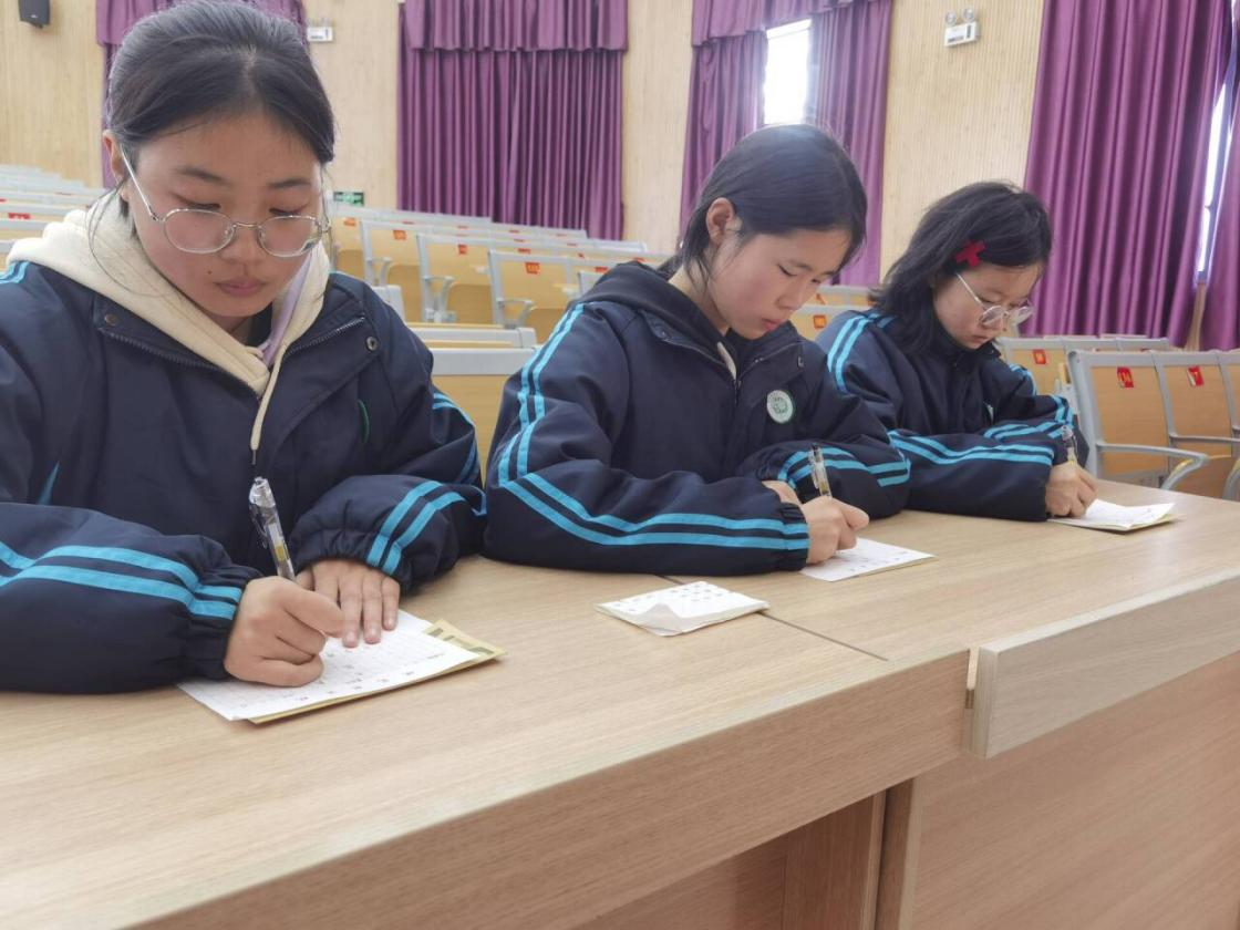 房县职业技术学校：书写传统铸就未来(图2)