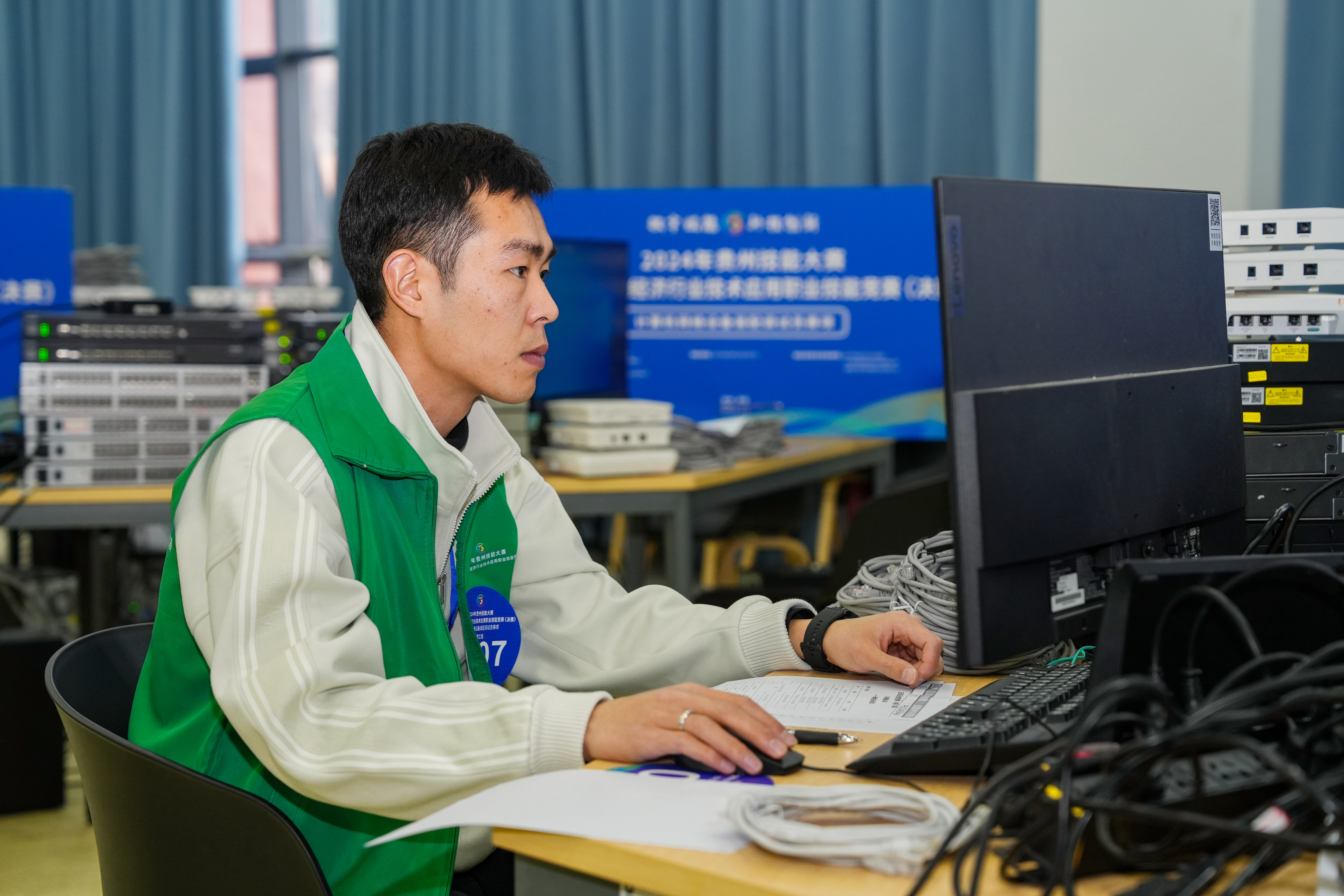 数字赋能科技创新！2024年贵州技能大赛暨第一届数字经济行业技术应用职业技能竞赛开幕(图3)