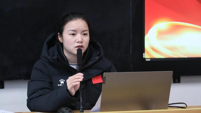 遂宁四中(二中滨江校区)召开2024年秋季学期期末班主任工作会议(图3)