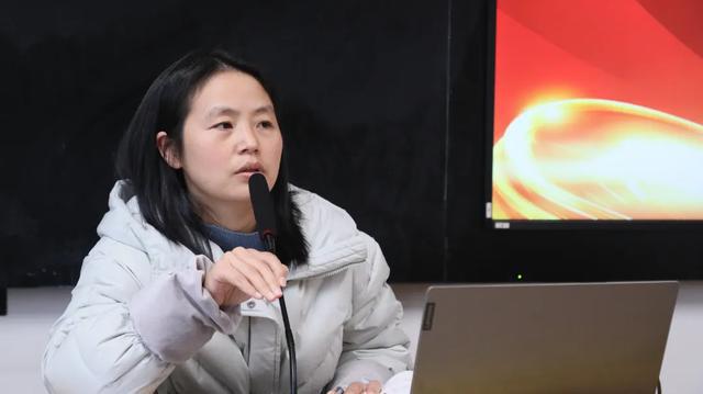 遂宁四中(二中滨江校区)召开2024年秋季学期期末班主任工作会议(图5)