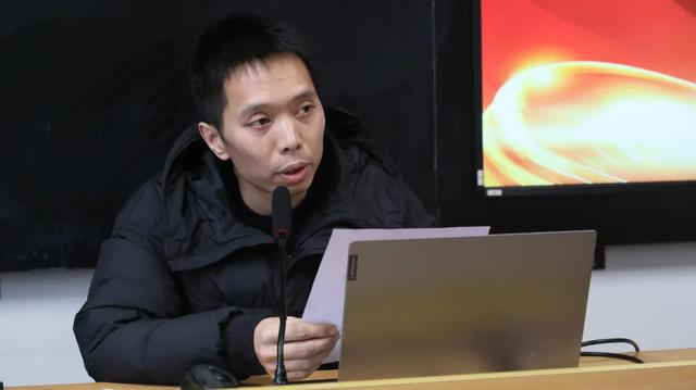 遂宁四中(二中滨江校区)召开2024年秋季学期期末班主任工作会议(图4)