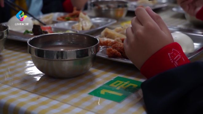 关键词回眸教育2024：放心“校园餐”(图4)