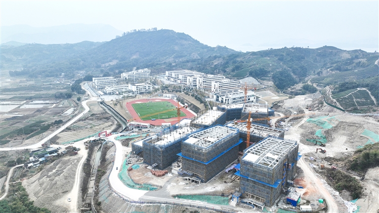 福鼎市职成教中心实训基地二期项目“满弦”开工(图1)