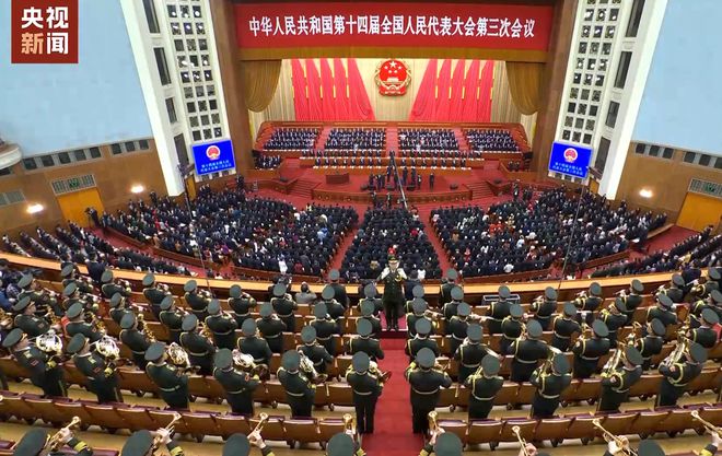 发放育儿补贴适当提高退休人员基本养老金！政府工作报告：逐步推行免费学前教育推动互联网、文化等领域有序开放(图1)