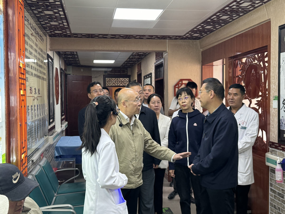 王昆委员：助力推动优质医疗资源真正“沉下去、扎住根”(图1)