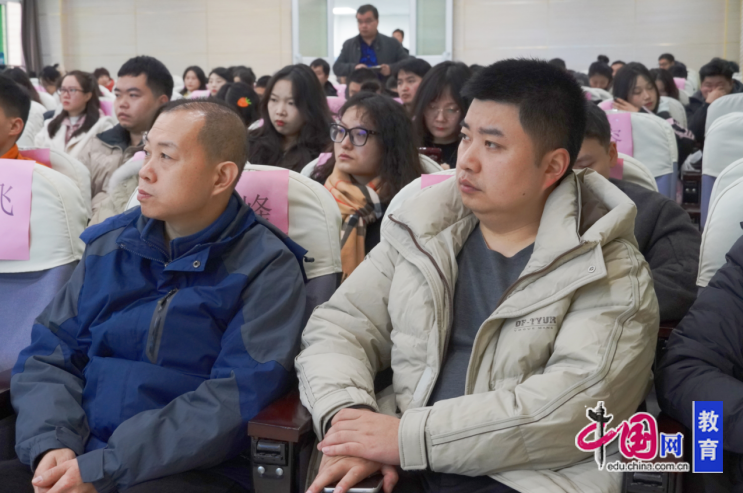 四川时代专修学院举办2024秋毕业典礼暨表彰大会(图3)