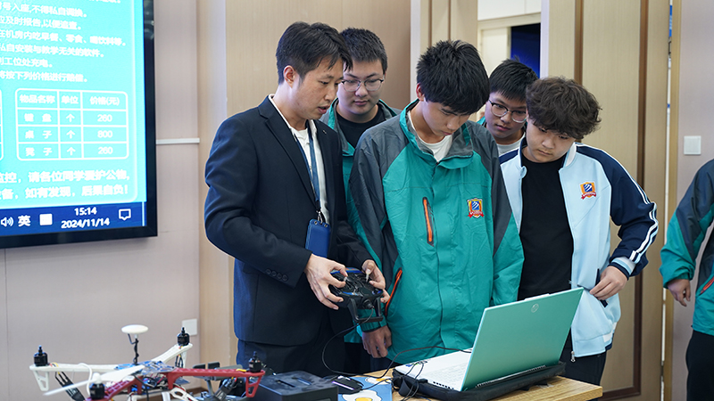 新华互联网科技：职业教育“飞”出新高度(图2)