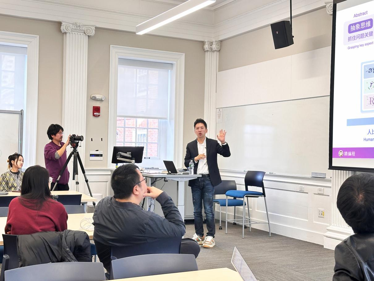 李翊走访常春藤高校分享探讨人工智能教育发展(图1)