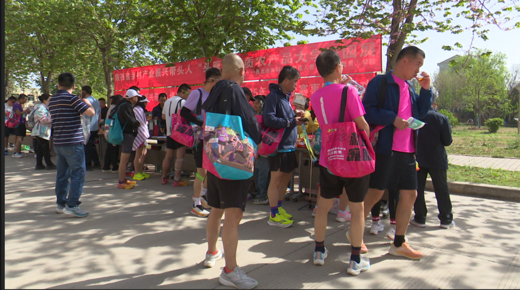 杨马燃情开跑“头雁”优品展销——陕西省乡村产业振兴带头人“头雁”优质农产品西农大校园展侧记(图1)