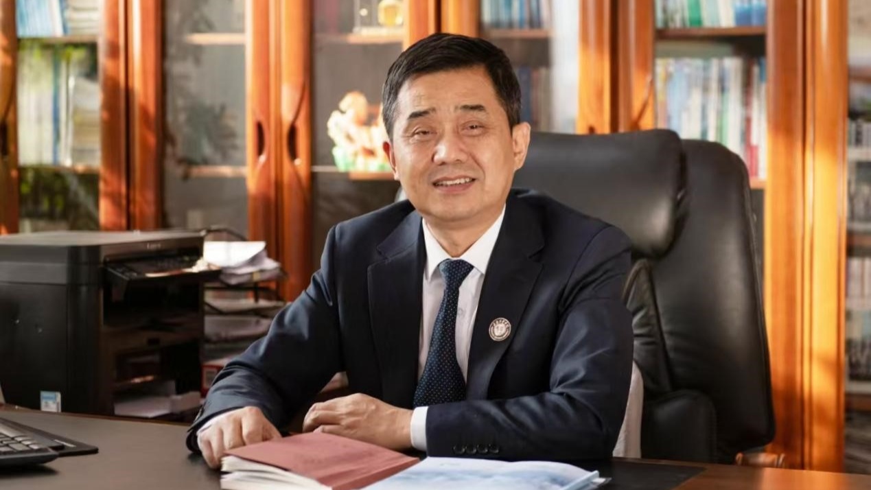 长春光华学院校长李晓光全票当选省互联网业联合会副会长(图1)