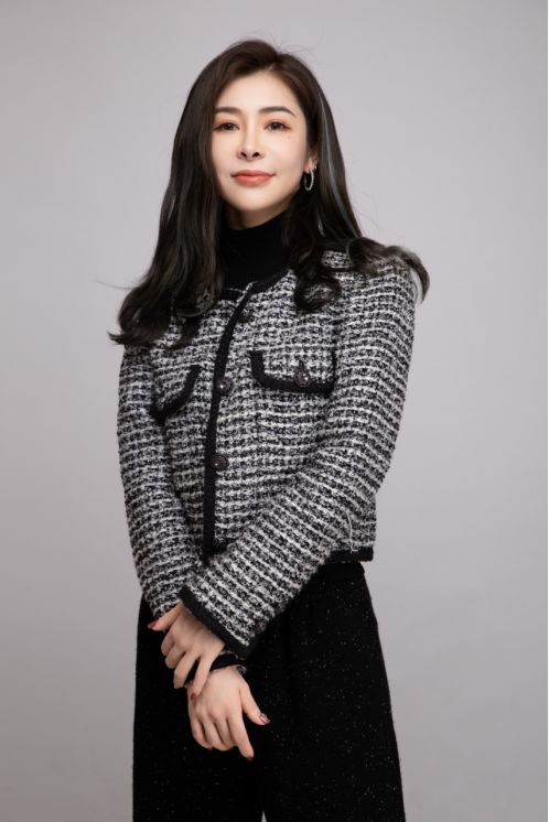 对话新经济人物｜十方融海梨花教育CEO杨楠：“兴趣教育+科技赋能”重构银发新生态｜封面天天见(图1)