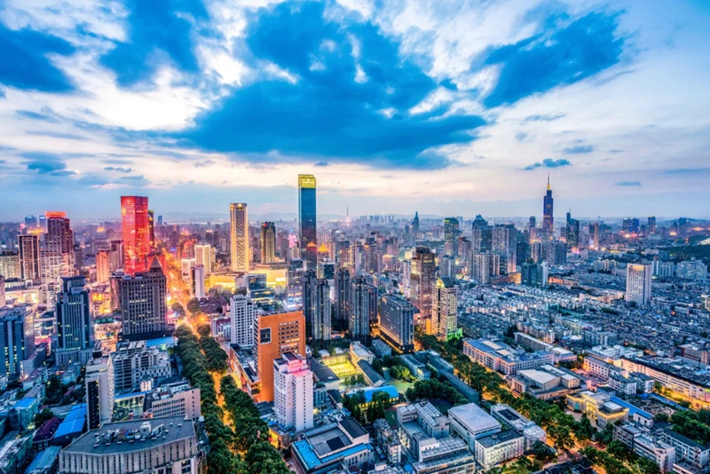 南京距离“万亿消费城”还有多远？(图3)