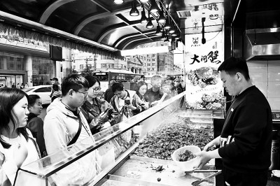 青岛台东步行街:承载百年记忆弄潮消费前沿(图2)