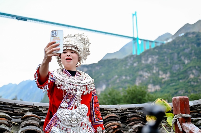 从花江峡谷大桥出发：探访“多彩贵州移起向新”(图6)