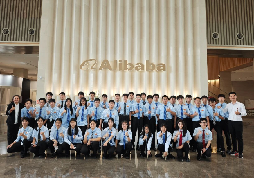 技能点亮未来：八维职业学校助力学子乘职业教育东风换道超车(图1)