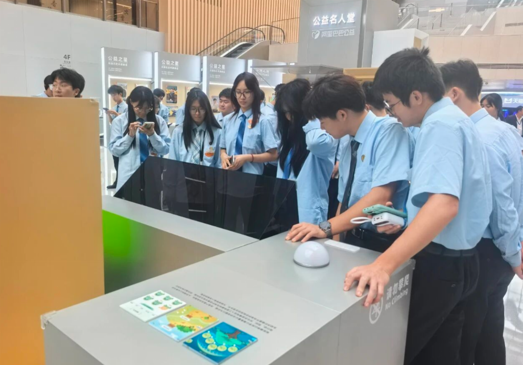 技能点亮未来：八维职业学校助力学子乘职业教育东风换道超车(图2)