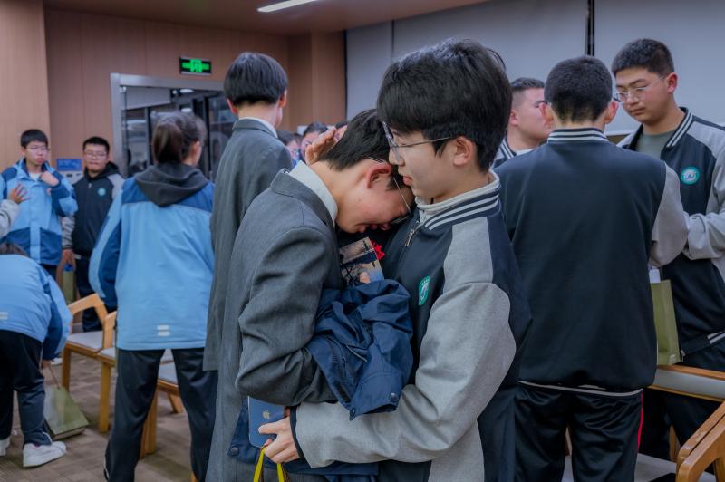 当教育遇见公益:海亮外国语学校的育人实践(图2)