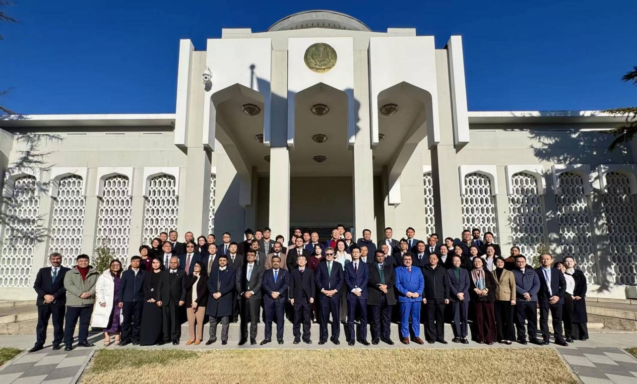 从“靠天吃饭”到“靠技增收”——中巴职教合作铺新路(图1)