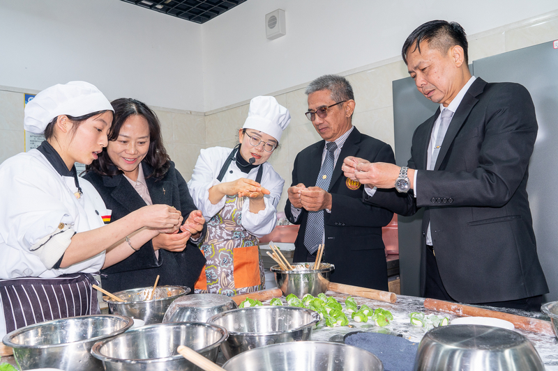 泰国职业教育代表团一行到安顺职院交流参访(图6)