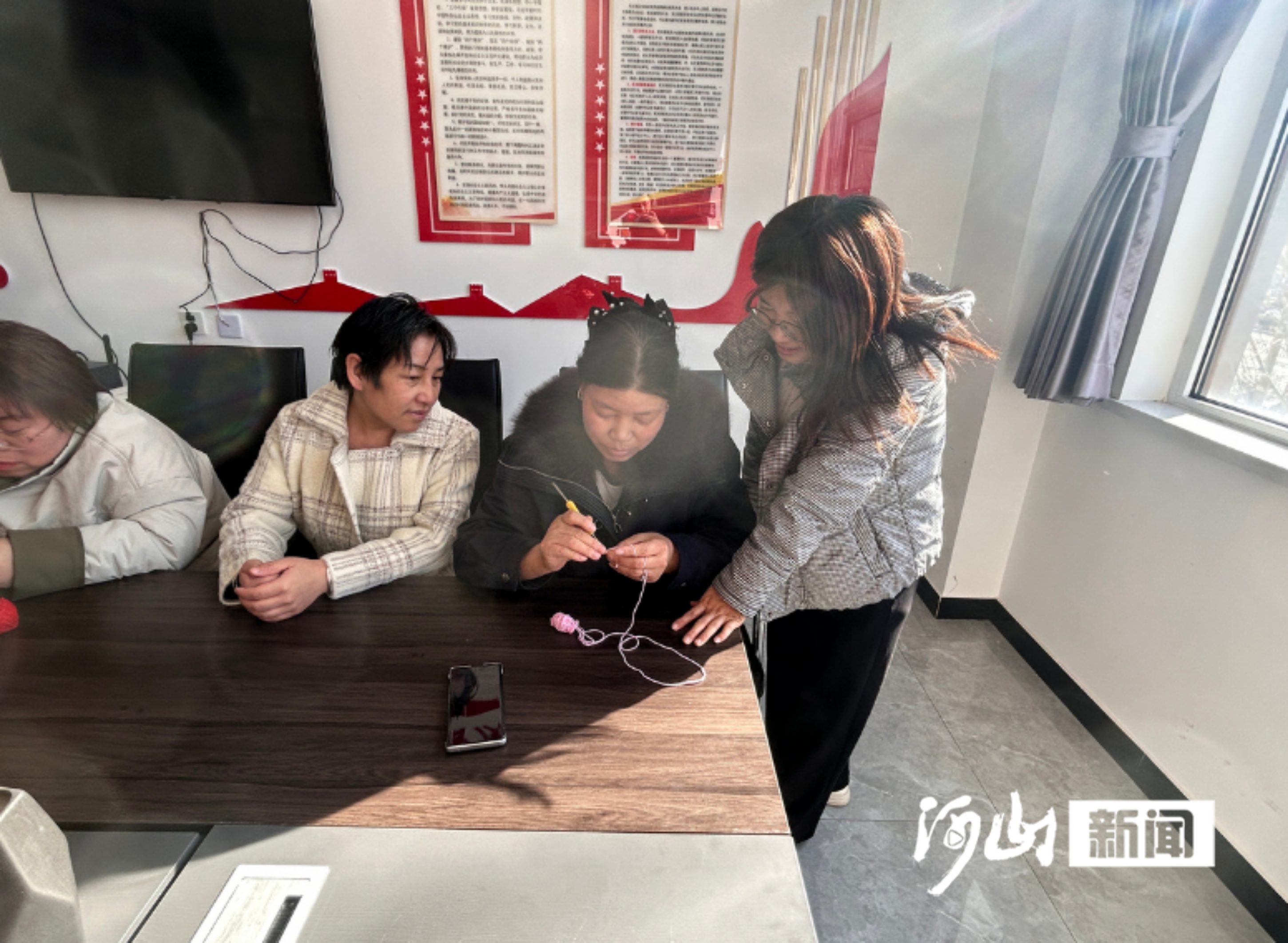“指尖技艺”变“指尖经济”——张北“创益工坊”点亮居家就业梦(图1)