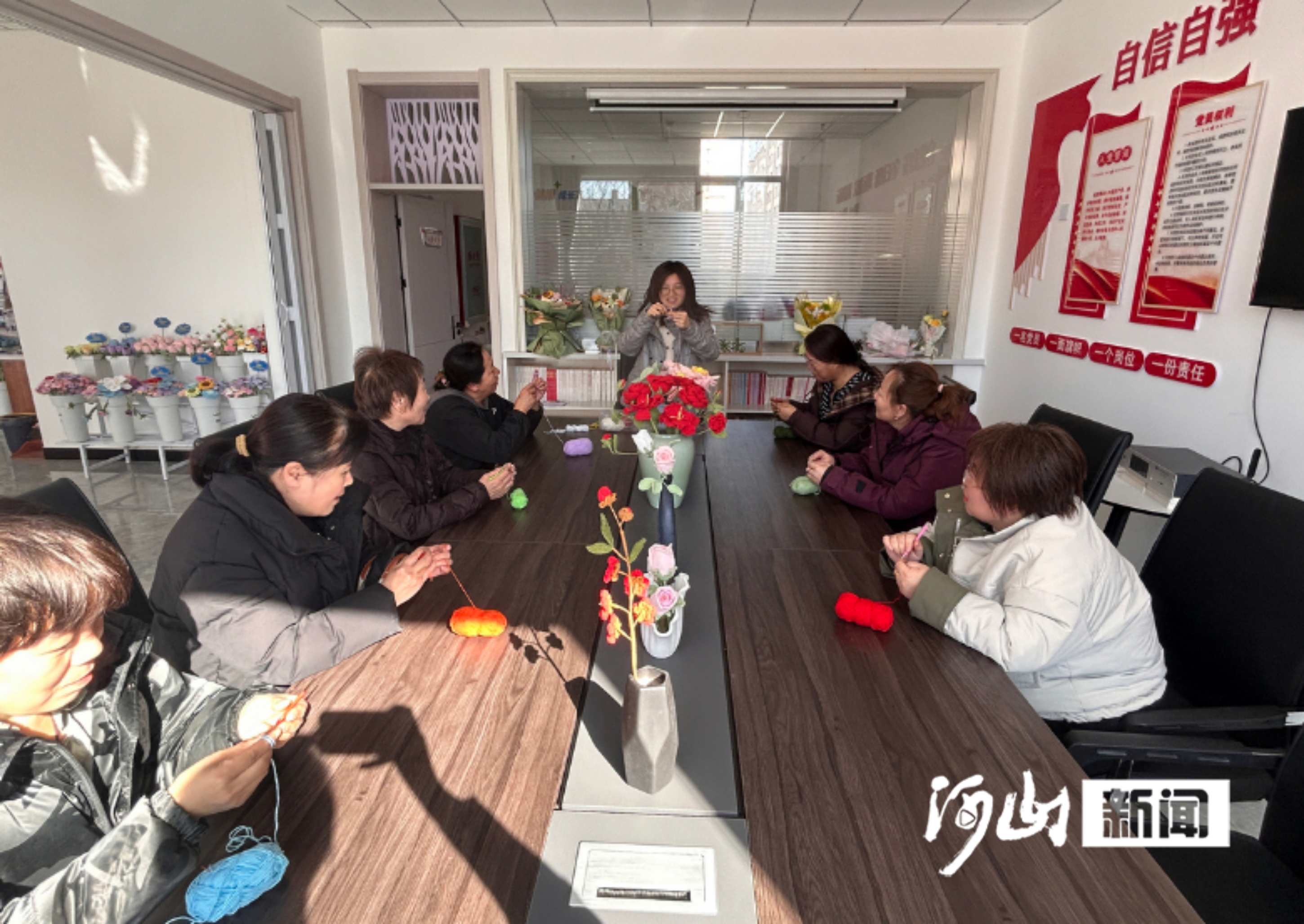 “指尖技艺”变“指尖经济”——张北“创益工坊”点亮居家就业梦(图2)