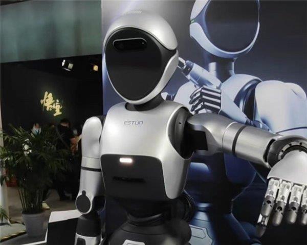 2024世界互联网大会人形机器人受热捧微美全息借政策东风强化生态壁垒(图1)